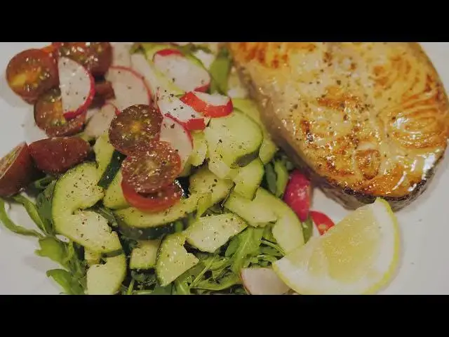 'Video thumbnail for 7 High-Protein Meal Prep Ideas for a Week of Gains! 💪🍽️ Easy & Delicious'