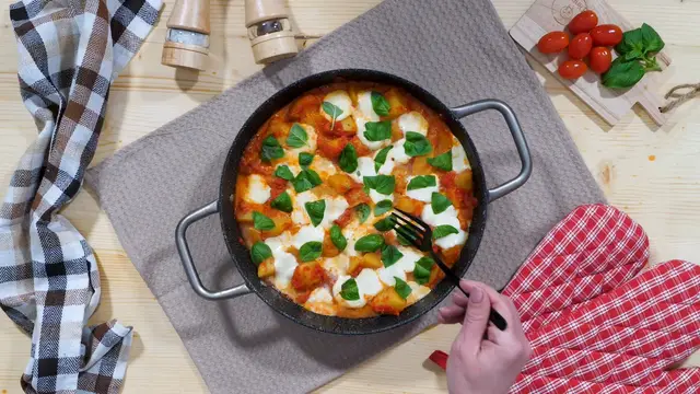 'Video thumbnail for Potatoes, Tomato Sauce, and Mozzarella: Simple and Oh-So-Good!'