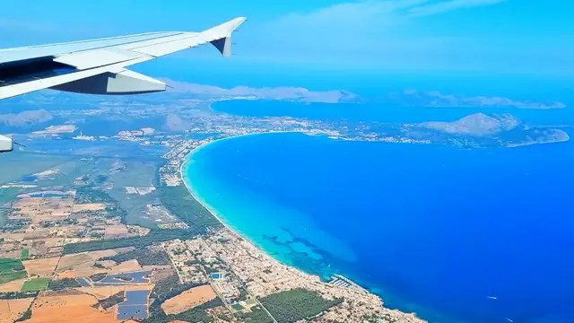'Video thumbnail for Stunning aerial view of Mallorca - approach and landing'
