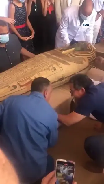 'Video thumbnail for Mummy Tomb Has Been Opened For The First Time After Being Sealed For 2500 years'
