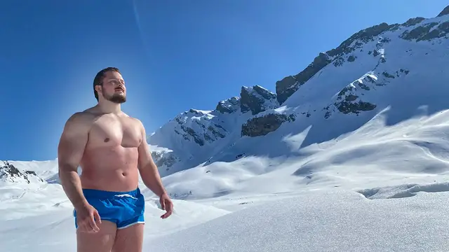 'Video thumbnail for Man submerges into snow tunnel to set record'