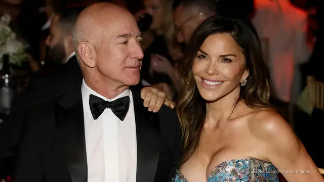 'Video thumbnail for Hold the foam: Venice protesters force venue change ahead of Bezos wedding'