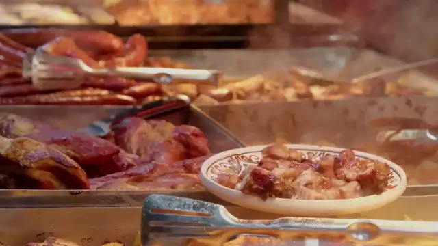 'Video thumbnail for Sabores que Enamoran La Comida Callejera China que Está Conquistando Corazones Cada Día'