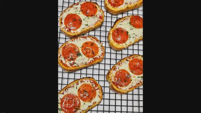 'Video thumbnail for Deliciously Easy: Texas Toast Garlic Bread Pizza'