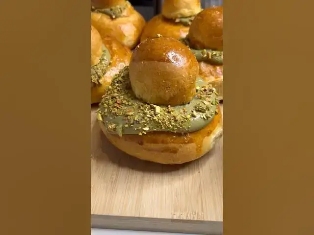 'Video thumbnail for Brioche col tuppo à la crème de pistache #recetteitalienne #brioche'