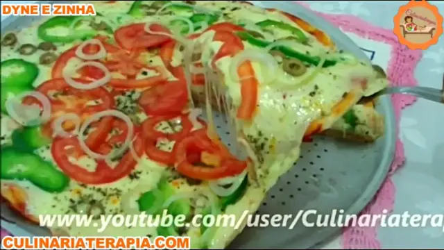 'Video thumbnail for Como Fazer Massa de Pizza Caseira Tradicional Fácil e Rápida Ensinada por Especialista da Culinária'