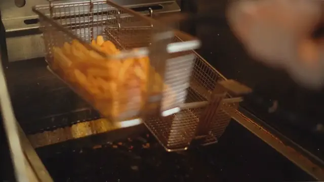 'Video thumbnail for Choosing the Perfect Air Fryer Size: A Comprehensive Guide to Understanding, Selecting, and Optimizing Your Air Fryer's Capacity'