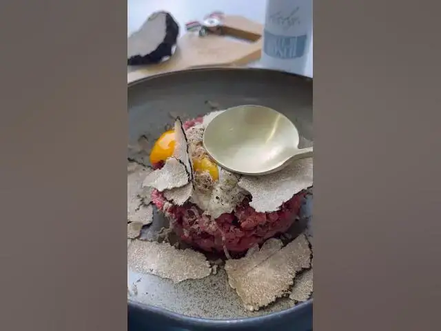 'Video thumbnail for TARTARE UOVO POCHÈ & TARTUFO ESTIVO @Giorgialadytruffle  #tartare #tartufo #recetteitalienne'