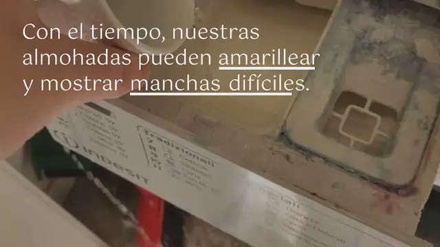 'Video thumbnail for Aquí se explica cómo limpiar las almohadas sucias de la cama para darles blancura y un aroma dulce:'