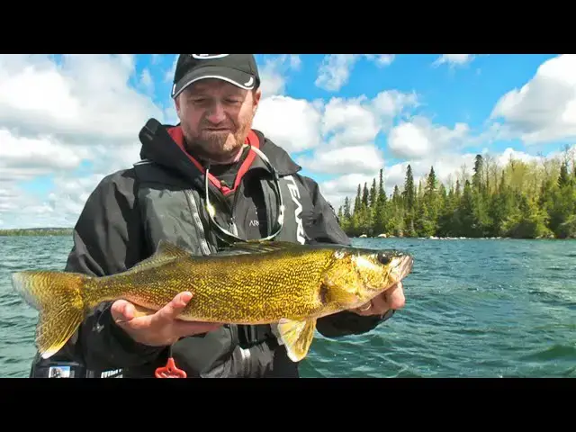 'Video thumbnail for Northern Ontario Shore Lunch | Fish'n Canada'