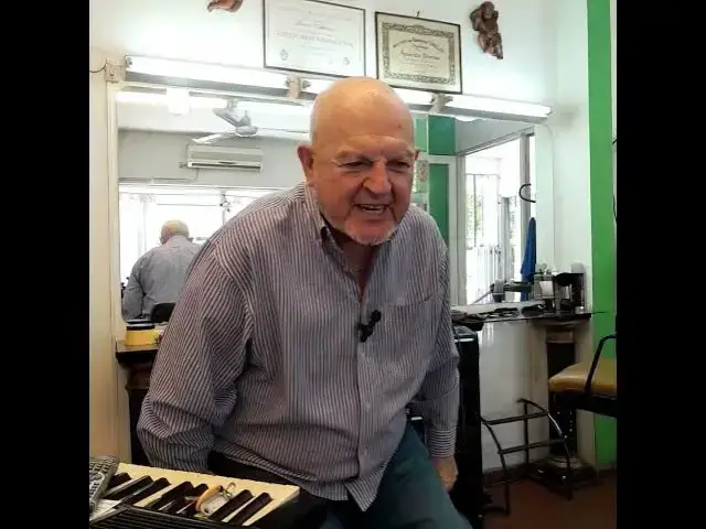 'Video thumbnail for "Me gusta lo que hago", afirma Américo, peluquero de Carlos Paz.'