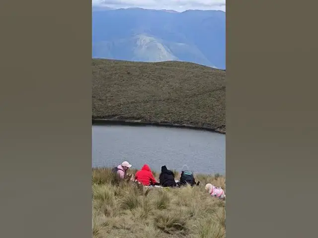 'Video thumbnail for UNA LAGUNA DENTRO DE UN #VOLCAN 😱 #viajar #travel #naturaleza #trekking #viajes'