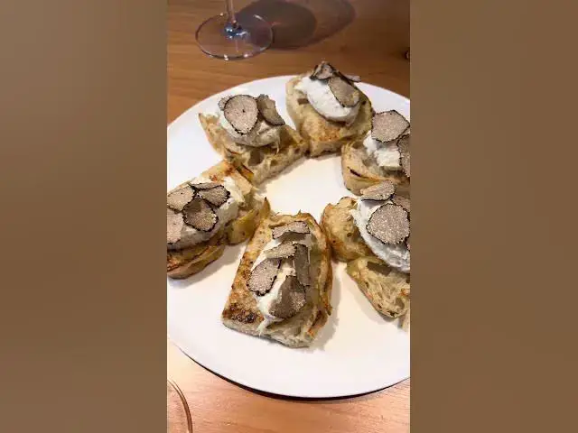 'Video thumbnail for Focaccia homemade con baccalà e tartufo 🤤 + Monferrato 🍷'