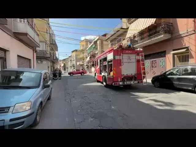 'Video thumbnail for 📍 Adrano – Cedimento stradale in via Catania
⚠️ Attenzione: in via Catania, all’altezza del civico'