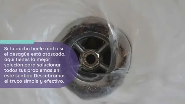 'Video thumbnail for Cómo limpiar a fondo y desatascar el desagüe de la ducha: este gesto es suficiente'