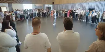 'Video thumbnail for Video: Inside the First Rehearsal for LES MISERABLES THE ARENA SPECTACULAR Tour'