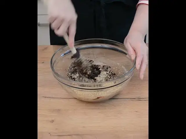 'Video thumbnail for Prăjitura cu aluat răzuit și gem #prajituri #desert #bucatearomate'