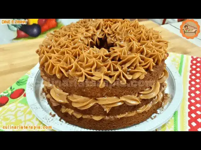 'Video thumbnail for Como Fazer Bolo Churros de Canela com Doce de Leite Super Recheado e Molhadinho'