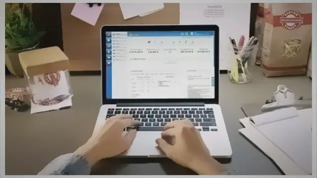 'Video thumbnail for What are the advantages of small business accounting software?'