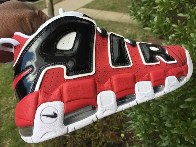 'Video thumbnail for Quick Look At The Nike Air More Uptempo 96 Bulls Red 921948-600'
