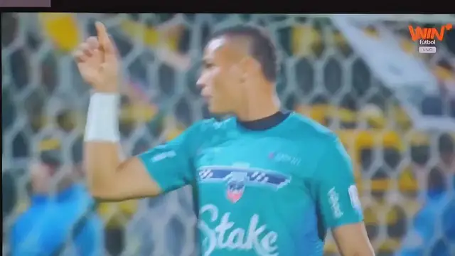 'Video thumbnail for Arquero de Fortaleza CEIF provocó a la hinchada del Deportes Tolima'