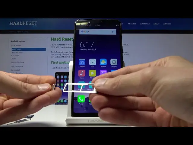 'Video thumbnail for How to Insert Nano SIM and Micro SD Card into OPPO A73'