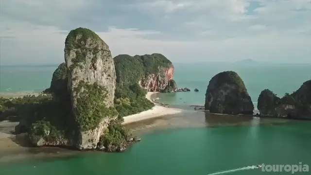 'Video thumbnail for 10 Most Beautiful Islands in Thailand - Travel Video (720p 24fps)'