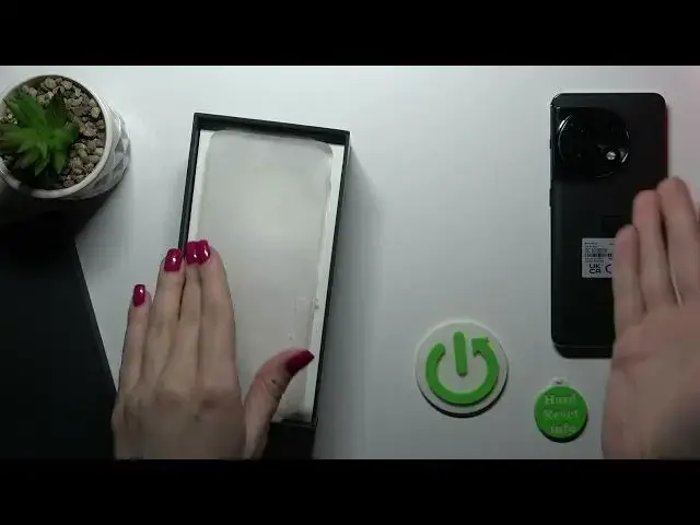 'Video thumbnail for Does OnePlus 11 Comes with Case?'