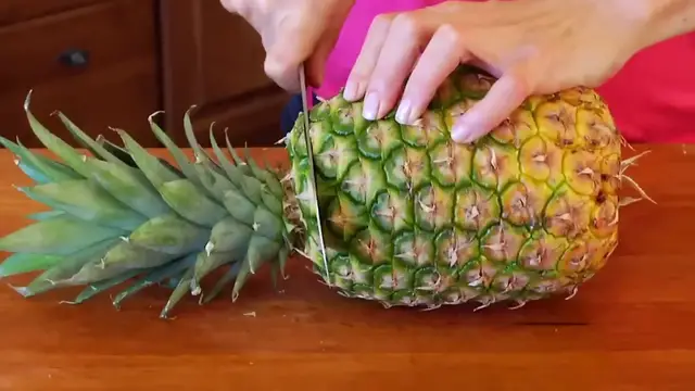 'Video thumbnail for HOW TO CUT A PINEAPPLE _ Clean _ Delicious(720P_HD)'