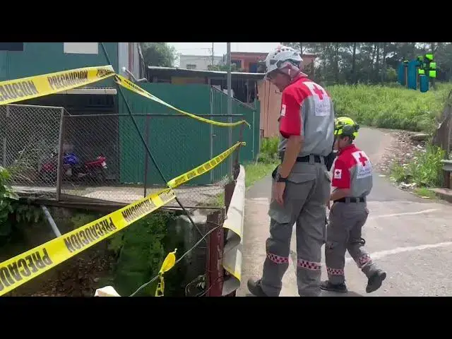 'Video thumbnail for Nicaragüense pierde la vida al ser arrastrado por aguacero hacia una alcantarilla en Costa Rica'