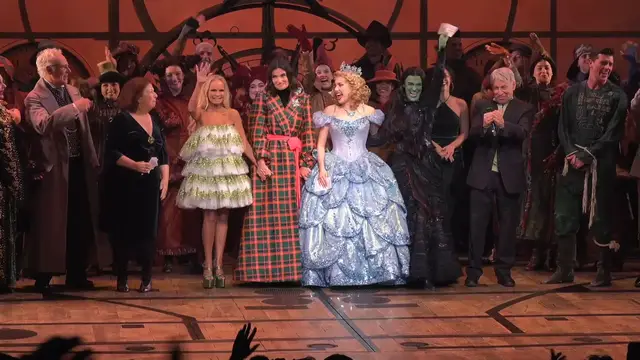 'Video thumbnail for Video: Original WICKED Cast and Creatives Reunite on the Green Carpet'
