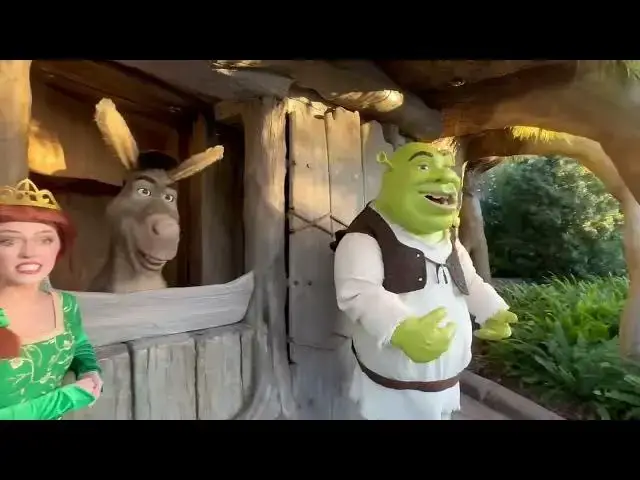 'Video thumbnail for Meeting Shrek, Fiona and Donkey at Universal Orlando'