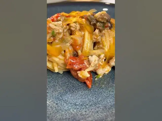 'Video thumbnail for SPAGHETTI CON TONNETTO 🐟 #cuisineitalienne #recipe #recetteitalienne'