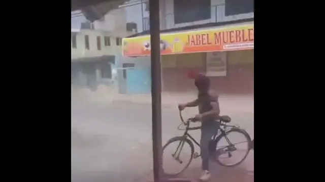 'Video thumbnail for Tornado en la comunidad de Valiente en Boca Chica'