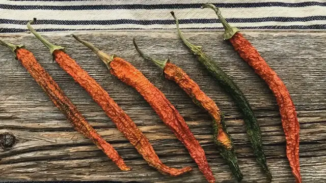 'Video thumbnail for Cooking with Chili Peppers: Fresh vs. Dried'