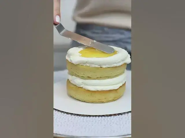 'Video thumbnail for Prevent bulging frosting on cakes like this! #shorts'