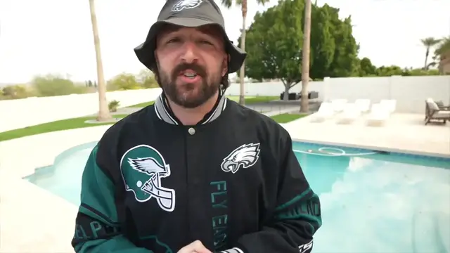 'Video thumbnail for TRASH TALKING FANS AT THE SUPER BOWL__(720P_HD)'