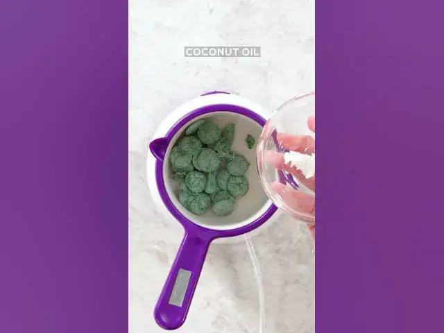 'Video thumbnail for Chocolate Carrot Cake Toppers – Easy & Fun Edible Decorations!'